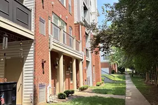 11503 Sperrin Cir, Fairfax, VA 22030 - Photo 2