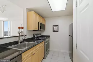 2726 Gallows Rd, Vienna, VA 22180 - Photo 10
