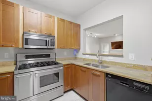 12016 Taliesin Pl, Reston, VA 20190 - Photo 8