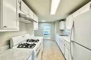 14401 Manassas Gap Ct, Centreville, VA 20120 - Photo 2