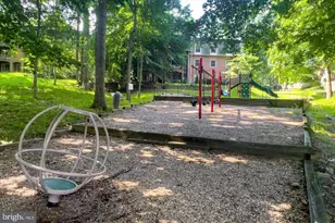 8123 Kingsway Ct, Springfield, VA 22152 - Photo 24