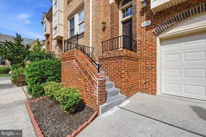 8015 Merry Oaks Court, Vienna, VA 22182 - Photo 4