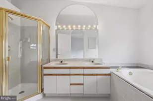 8015 Merry Oaks Ct, Vienna, VA 22182 - Photo 32