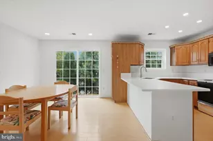 8015 Merry Oaks Ct, Vienna, VA 22182 - Photo 12