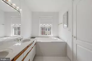 8015 Merry Oaks Ct, Vienna, VA 22182 - Photo 34