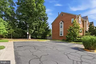 8015 Merry Oaks Ct, Vienna, VA 22182 - Photo 36