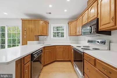 8015 Merry Oaks Court, Vienna, VA 22182 - Photo 14