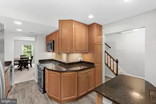 8942 Astongale Ct, Springfield, VA 22152 - Photo 2