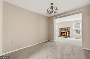 10065 Chestnut Wood Ln, Burke, VA 22015 - Photo 6