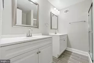 10065 Chestnut Wood Ln, Burke, VA 22015 - Photo 16