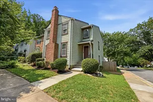 10065 Chestnut Wood Ln, Burke, VA 22015 - Photo 1