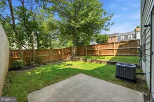 10065 Chestnut Wood Ln, Burke, VA 22015 - Photo 30