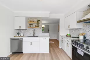 9103 Barrick St, Fairfax, VA 22031 - Photo 8