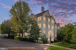 4137 Fountainside Ln, Fairfax, VA 22030 - Photo 2