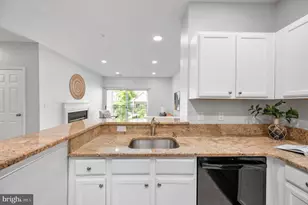 4137 Fountainside Ln, Fairfax, VA 22030 - Photo 12