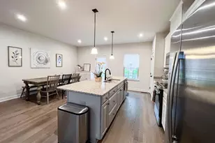 4480 Commons Dr, Annandale, VA 22003 - Photo 4