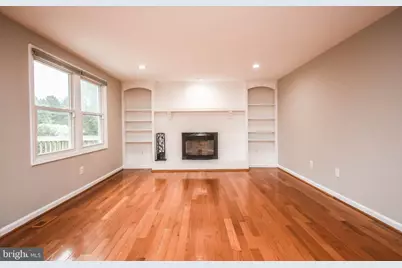 9627 Locust Hill Drive, Great Falls, VA 22066 - Photo 8