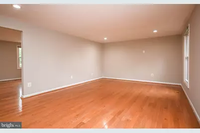 9627 Locust Hill Drive, Great Falls, VA 22066 - Photo 4