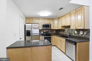 10208 Ashbrooke Ct, Oakton, VA 22124 - Photo 6