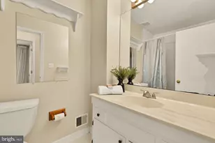 8221 Doctor Craik Ct, Alexandria, VA 22306 - Photo 18
