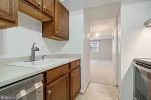 8483 Aurora Ct, Lorton, VA 22079 - Photo 10