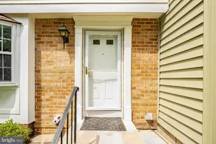 7428 Golden Horseshoe Ct, Springfield, VA 22153 - Photo 4