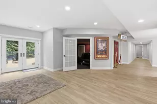 10301 Forest Maple Rd, Vienna, VA 22182 - Photo 46