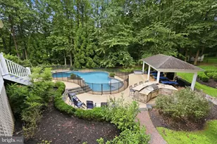 10301 Forest Maple Rd, Vienna, VA 22182 - Photo 58