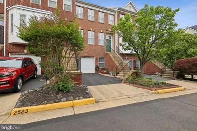 2525 James Madison Circle, Herndon, VA 20171 - Photo 2