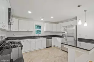 7318 Poplar Ct, Falls Church, VA 22042 - Photo 12
