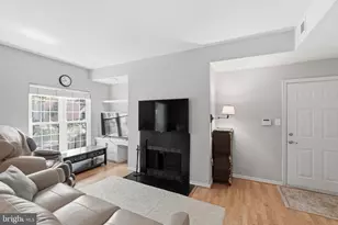 12158 Penderview Ln, Fairfax, VA 22033 - Photo 4