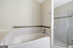 8111 Squirrel Run Rd, Springfield, VA 22152 - Photo 48