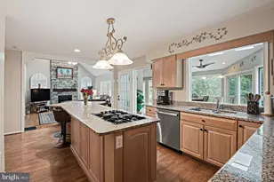 9830 Faust Dr, Vienna, VA 22182 - Photo 14