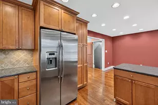 7509 Amesbury Ct, Alexandria, VA 22315 - Photo 8