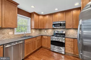 7509 Amesbury Ct, Alexandria, VA 22315 - Photo 6