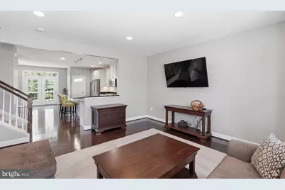6189 Royal Crest Lane, Alexandria, VA 22310 - Photo 4