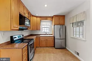 6419 Hillside Ln, Alexandria, VA 22306 - Photo 10