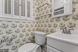 6419 Hillside Ln, Alexandria, VA 22306 - Photo 14