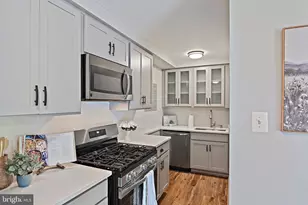 208 Park Terrace Ct SE, Vienna, VA 22180 - Photo 1