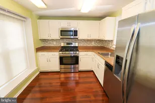 5933 Grisby House Ct, Centreville, VA 20120 - Photo 2