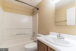 6302 Betsy Ross Ct, Centreville, VA 20121 - Photo 24