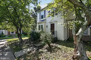 5926 Gunther Ct, Centreville, VA 20120 - Photo 2