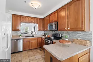8846 Ashgrove House Ln, Vienna, VA 22182 - Photo 6