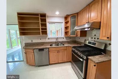 8121 Edmonton Court, Springfield, VA 22152 - Photo 8