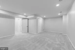 9911 Finian Ct, Vienna, VA 22181 - Photo 30
