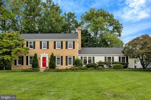 10004 Minburn St, Great Falls, VA 22066 - Photo 2
