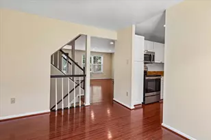 2984 Braxton Wood Ct, Fairfax, VA 22031 - Photo 8