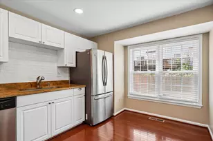 2984 Braxton Wood Ct, Fairfax, VA 22031 - Photo 6