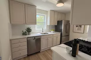 2834 Summerfield Rd, Falls Church, VA 22042 - Photo 2