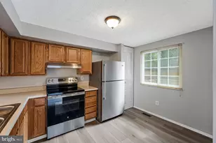 8025 Tyson Oaks Cir, Vienna, VA 22182 - Photo 8